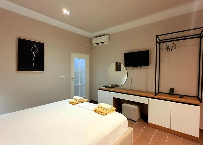 Hotel Delmar Golem (Tirana)